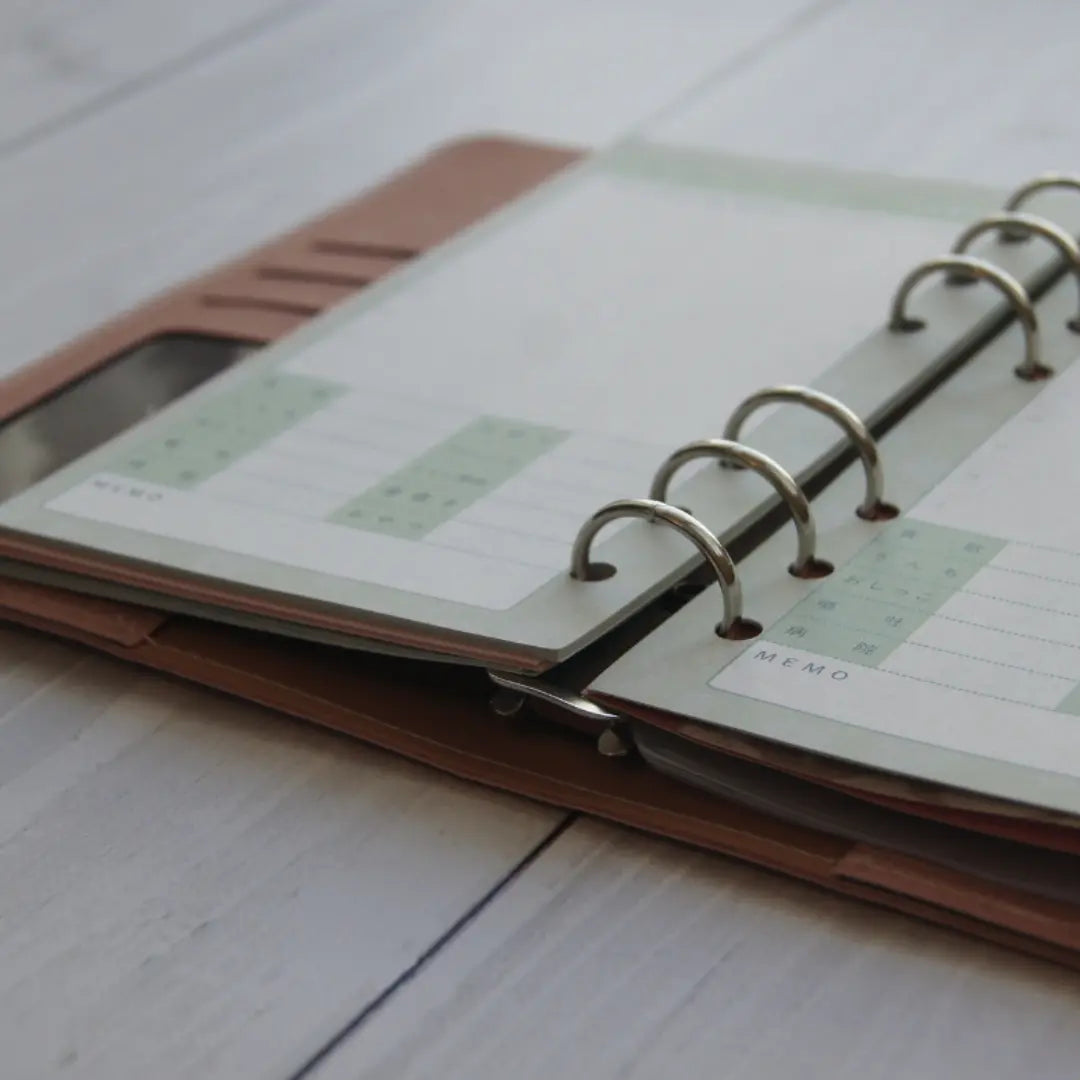 猫の通院・体調管理が一冊で|バインダー式ねこヘルプ手帳(ピンク)|猫の健康管理手帳 もしもshop Helmo